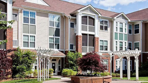 Atria Oakridge entry