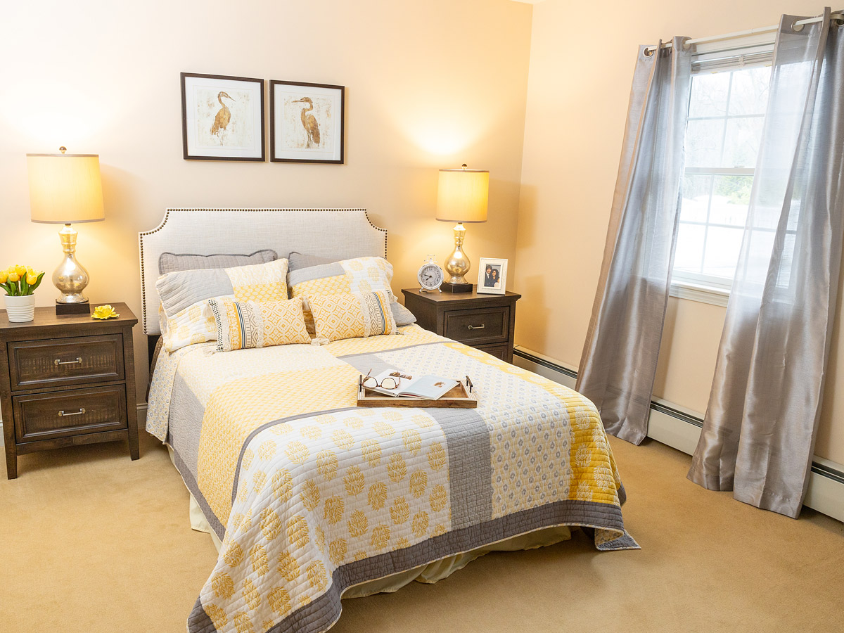 Commonwealth Senior Living at Haddam Bedroom
