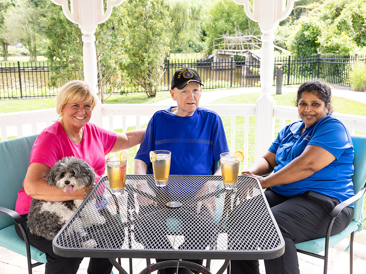 Commonwealth Senior Living at Willow Grove Friends Enjoying Lunch