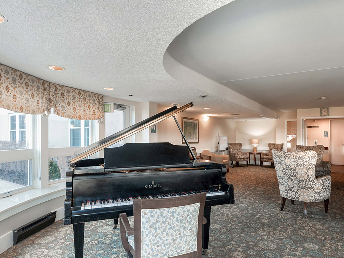 Commonwealth Senior Living at Willow Grove Piano Room