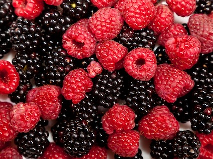 raspberries and blackberries ready for a summer fruit crisp recipe.