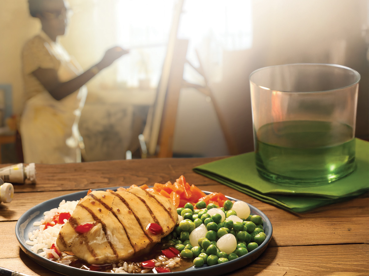Heart to Home Meals Chicken Plate with Lady Painting