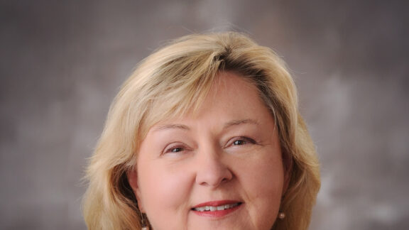 Lynn Atkinson Headshot