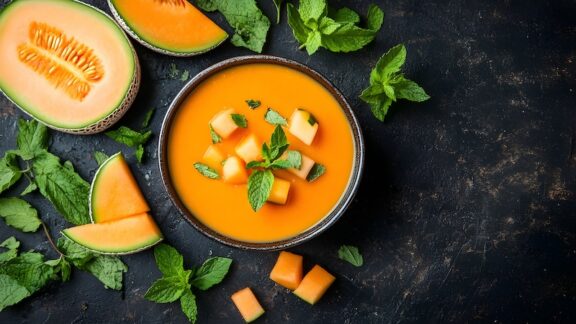 Chilled cantaloupe soup in a bowl.