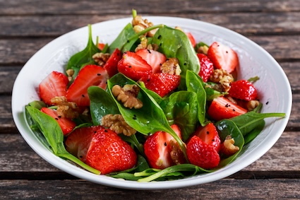 Spinach, strawberry, and nut salad. By Funandrejs