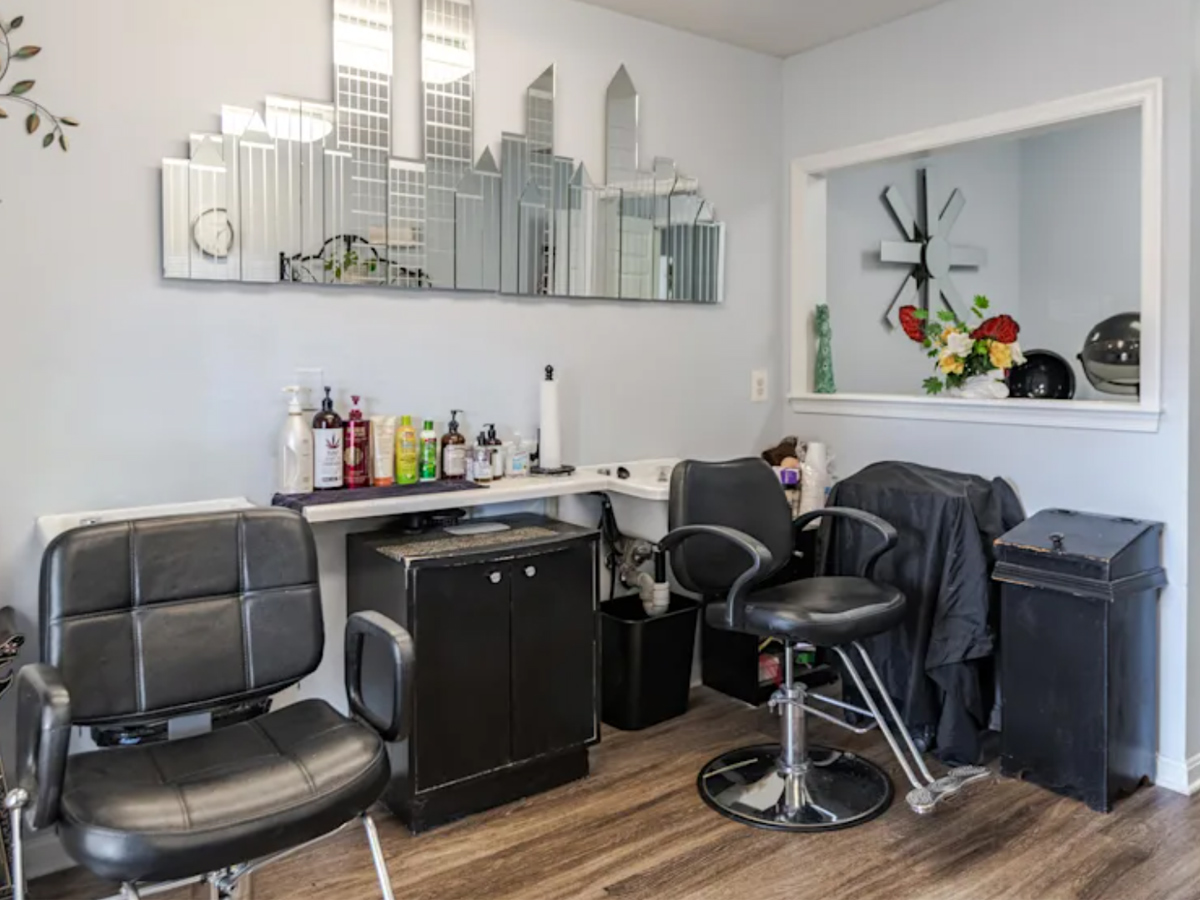 English Oaks Salon