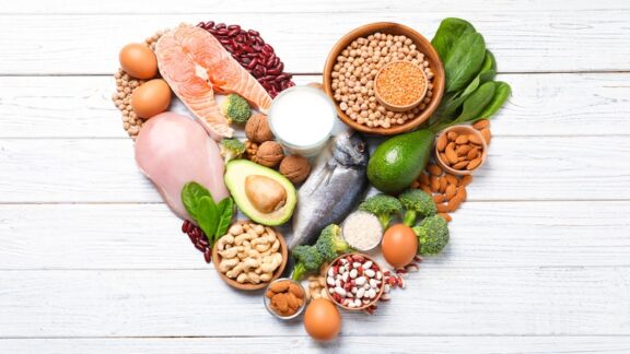 healthy foods laid out in the form of a heart, for article on the MIND diet. Image: Chernetskaya