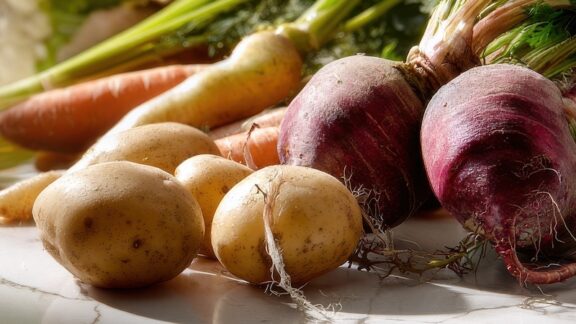 Potatoes, beets, and carrots, which are long-lasting vegetables