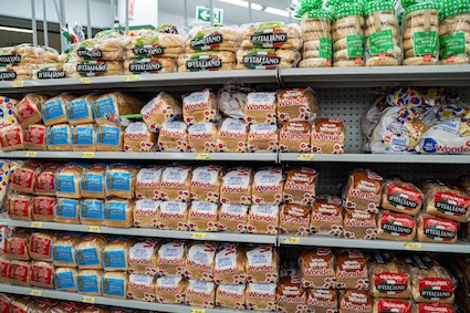 Shelves full of grocery store bread.