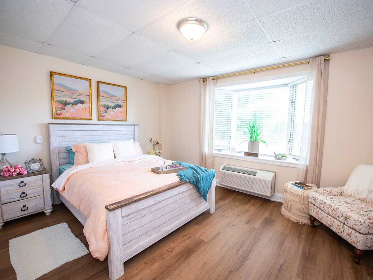 Commonwealth Senior Living at Abingdon Bedroom