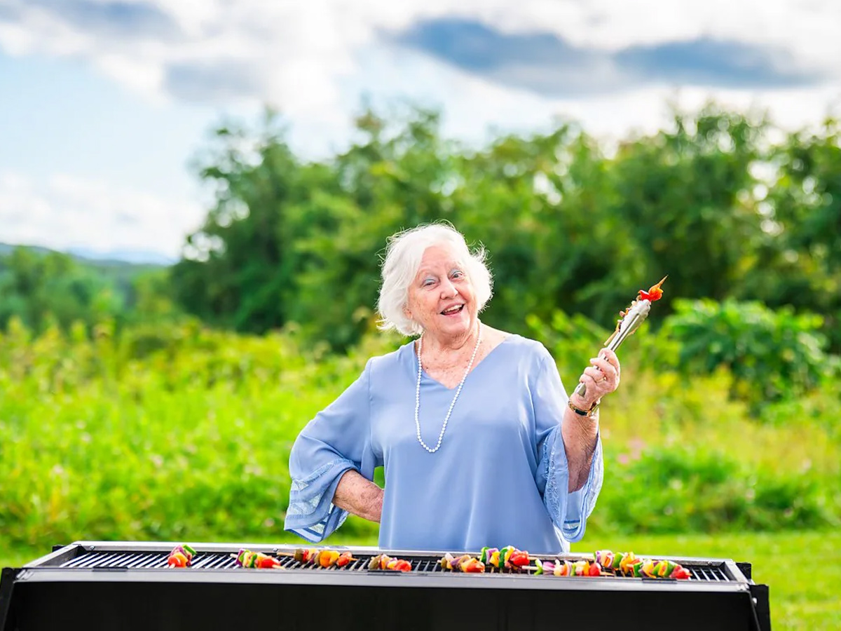 Commonwealth Senior Living at Abingdon Lady Grilling