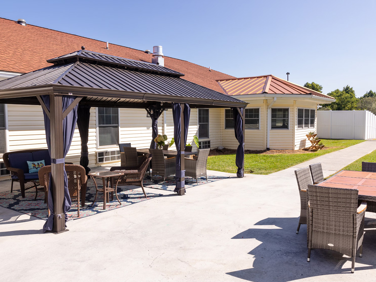 Commonwealth Senior Living at Cedar Bluff Outdoor Patio