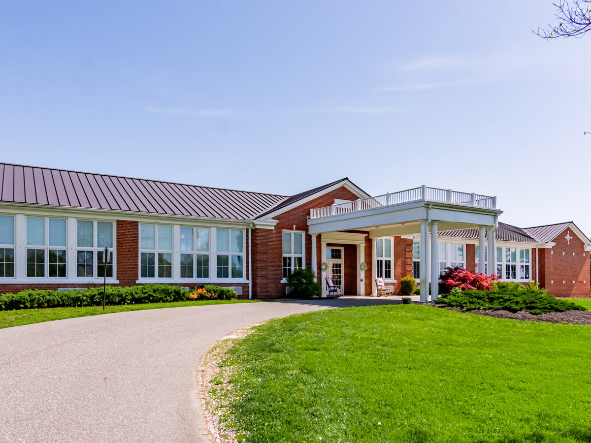 Commonwealth Senior Living at Farnham Exterior