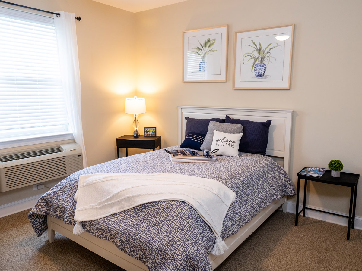 Commonwealth Senior Living at Front Royal Bedroom