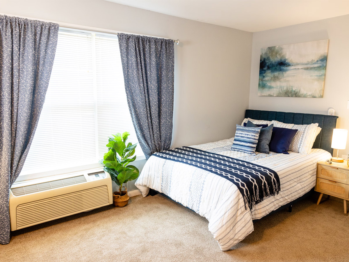 Commonwealth Senior Living at Gloucester House Bedroom