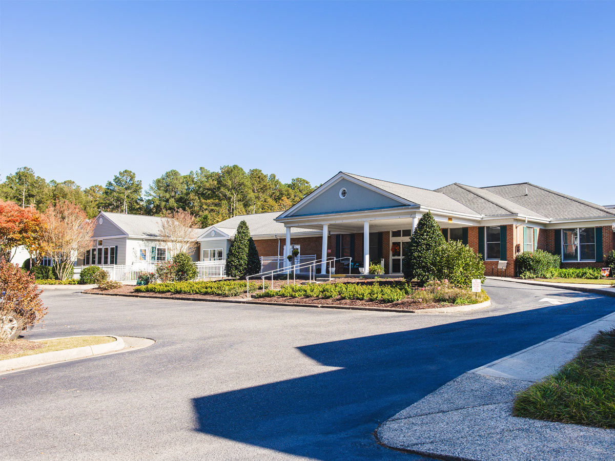 Commonwealth Senior Living at Gloucester House Exterior