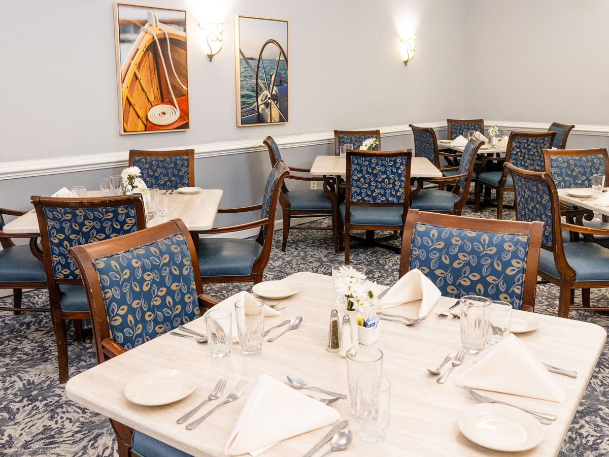 Commonwealth Senior Living at Kilmarnock Dining Room