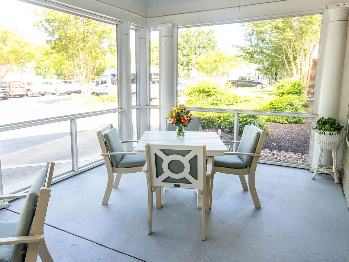 Commonwealth Senior Living at Kilmarnock Outdoor Patio