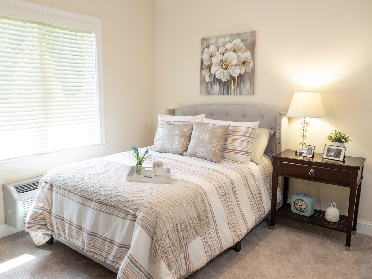 Commonwealth Senior Living at South Boston Bedroom