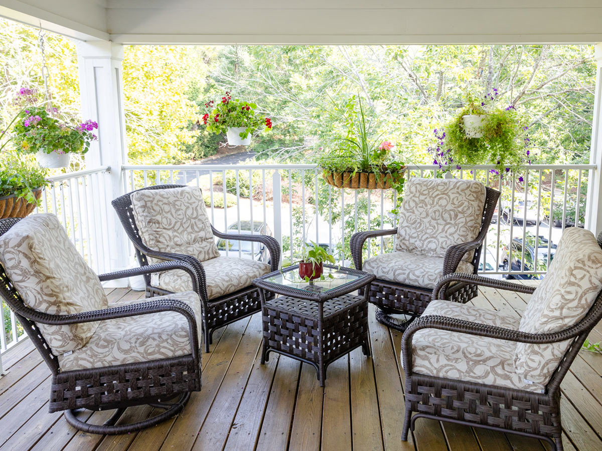 Commonwealth Senior Living at Charlottesville Outdoor Patio