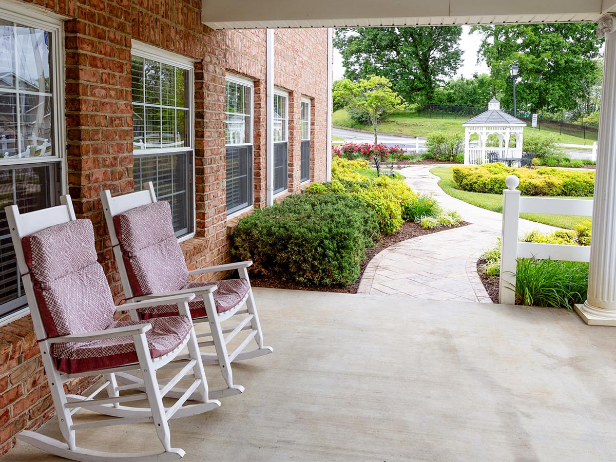 Commonwealth Senior Living at Christiansburg Outdoor Patio