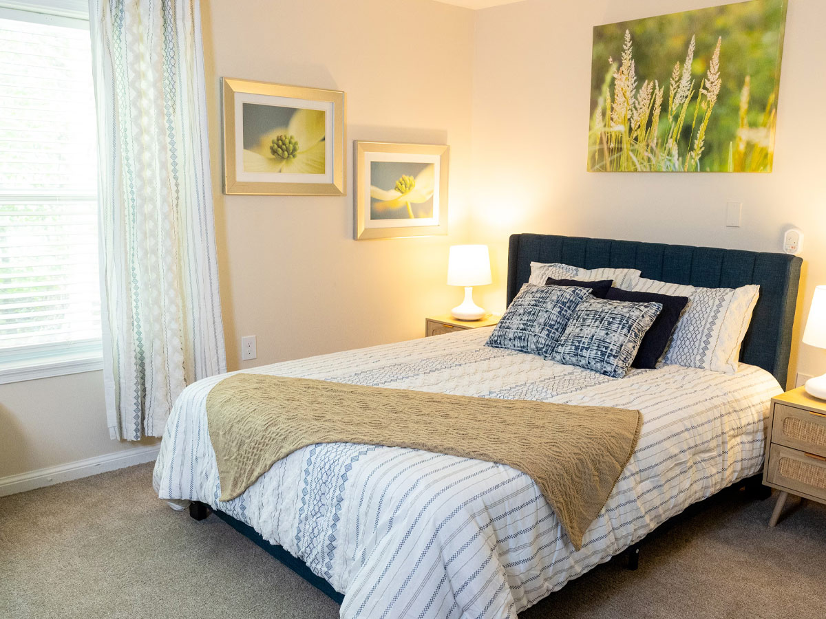 Commonwealth Senior Living at Courtland House Bedroom