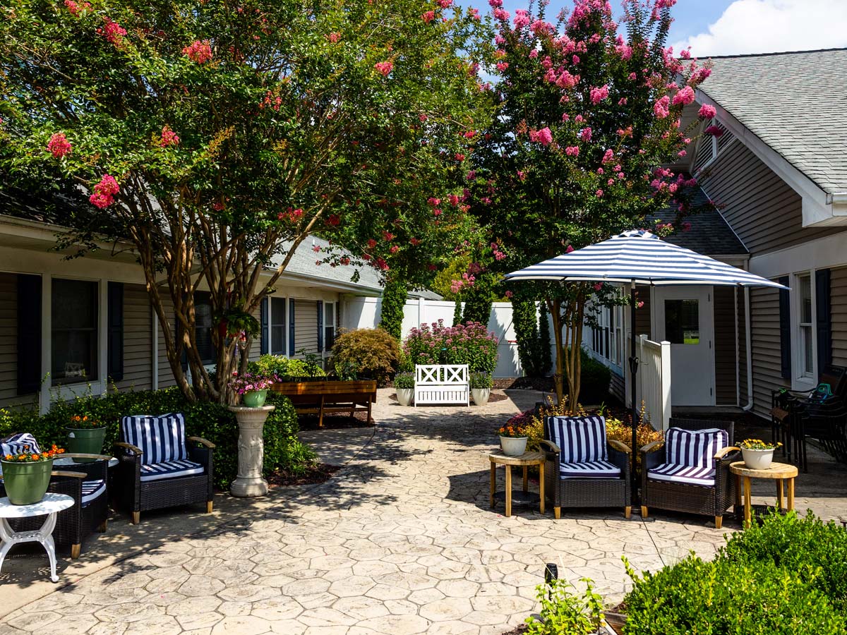 Commonwealth Senior Living at Courtland House Courtyard