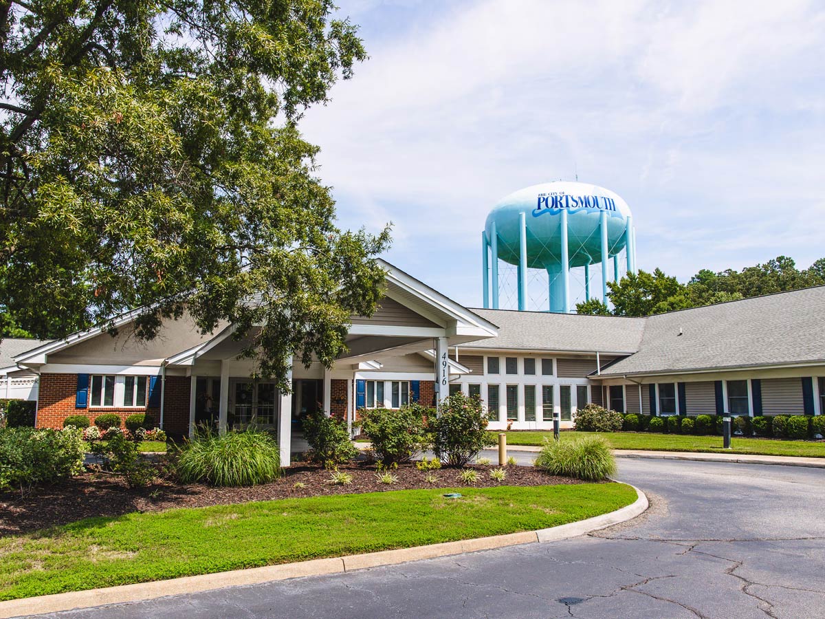 Commonwealth Senior Living at Courtland House Exterior