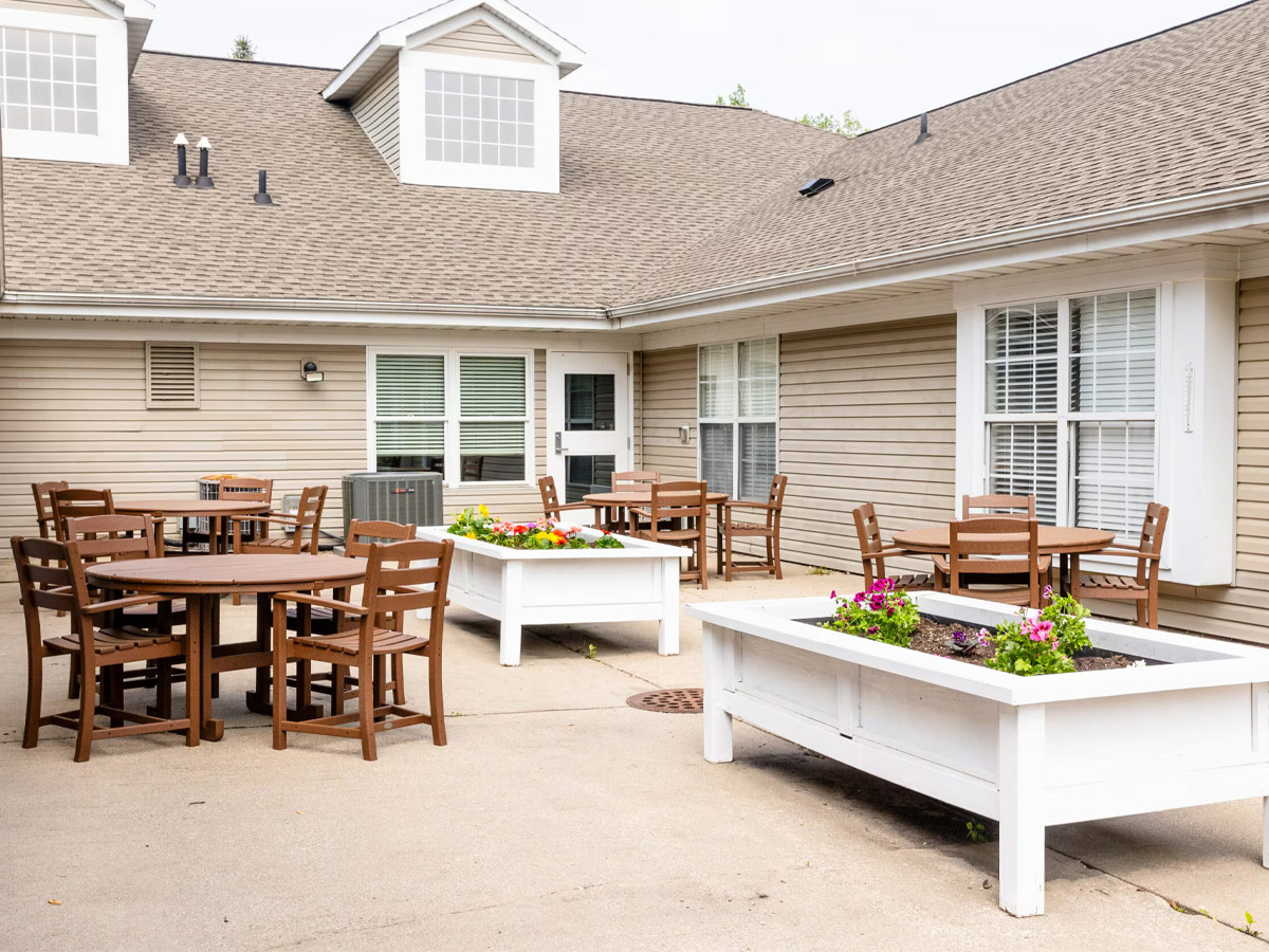 Commonwealth Senior Living at East Paris Courtyard