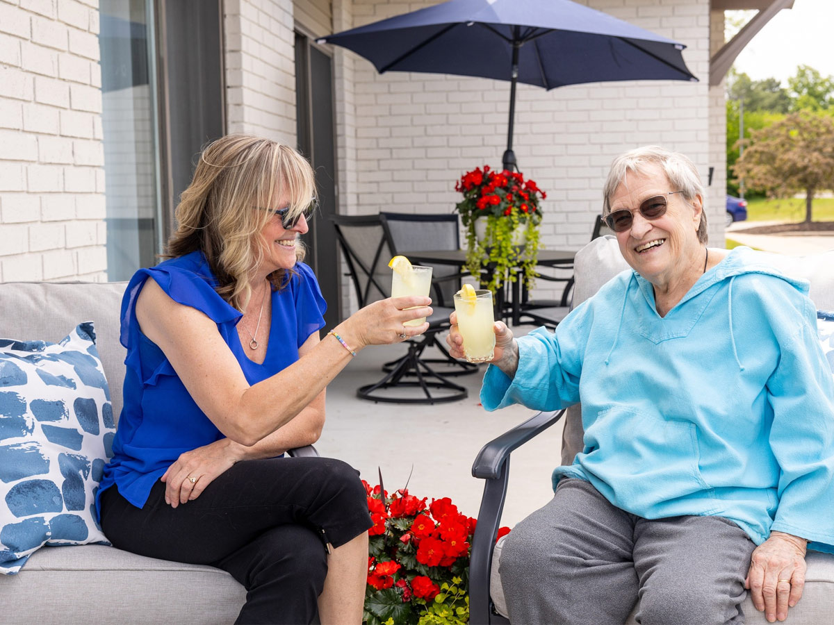 Commonwealth Senior Living at East Paris Friends Having Cocktail