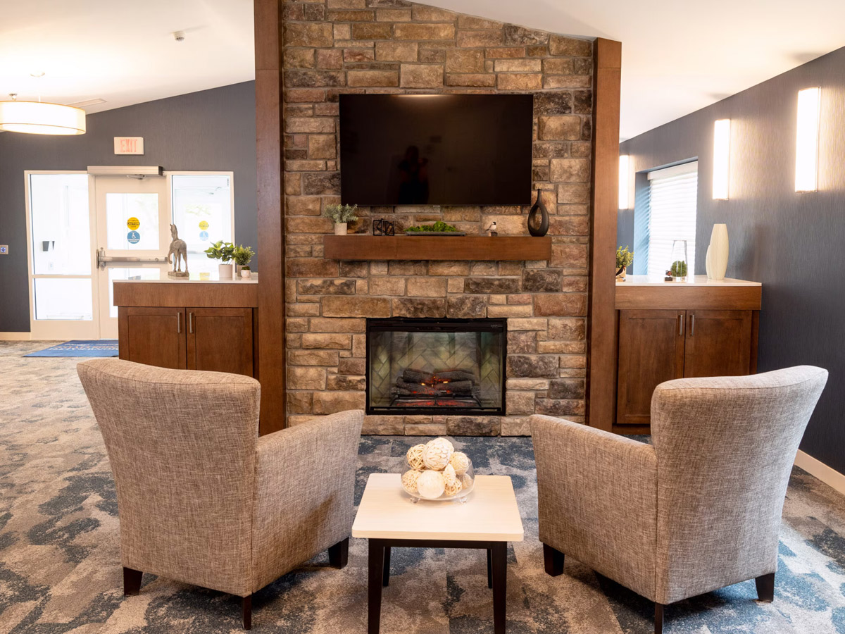 Commonwealth Senior Living at East Paris Lobby