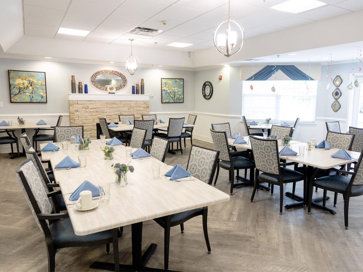 Commonwealth Senior Living at Georgian Manor Dining Room