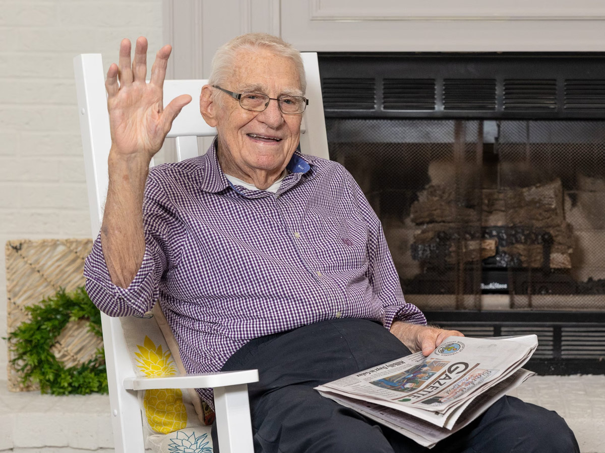 Commonwealth Senior Living at Hillsville Man Waving Hello