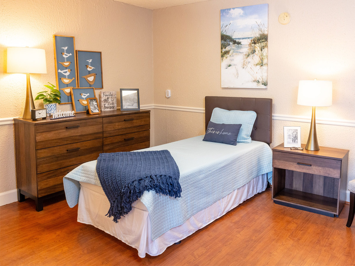 Commonwealth Senior Living at Leigh Hall Bedroom