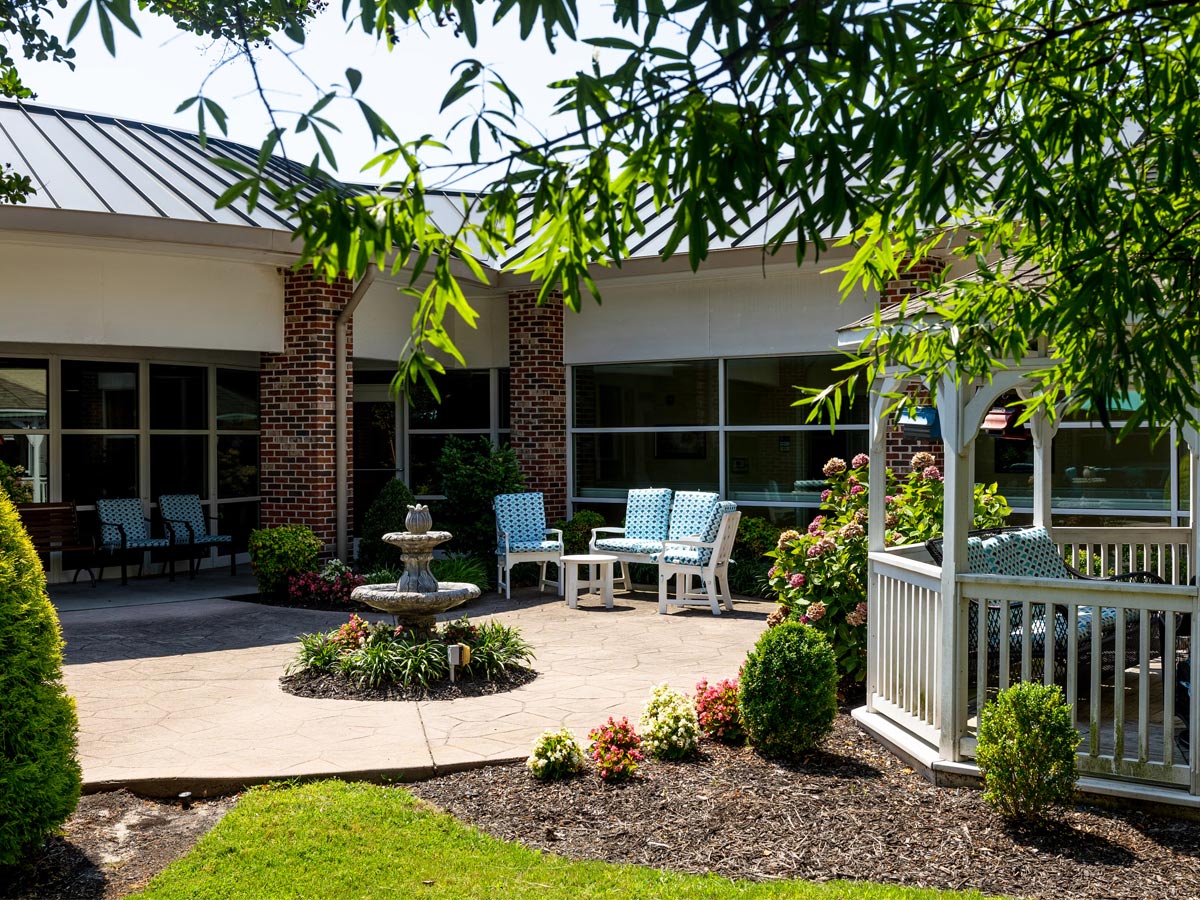 Commonwealth Senior Living at Leigh Hall Courtyard with Gazebo