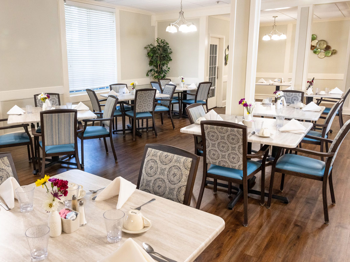 Commonwealth Senior Living at Leigh Hall Dining Room