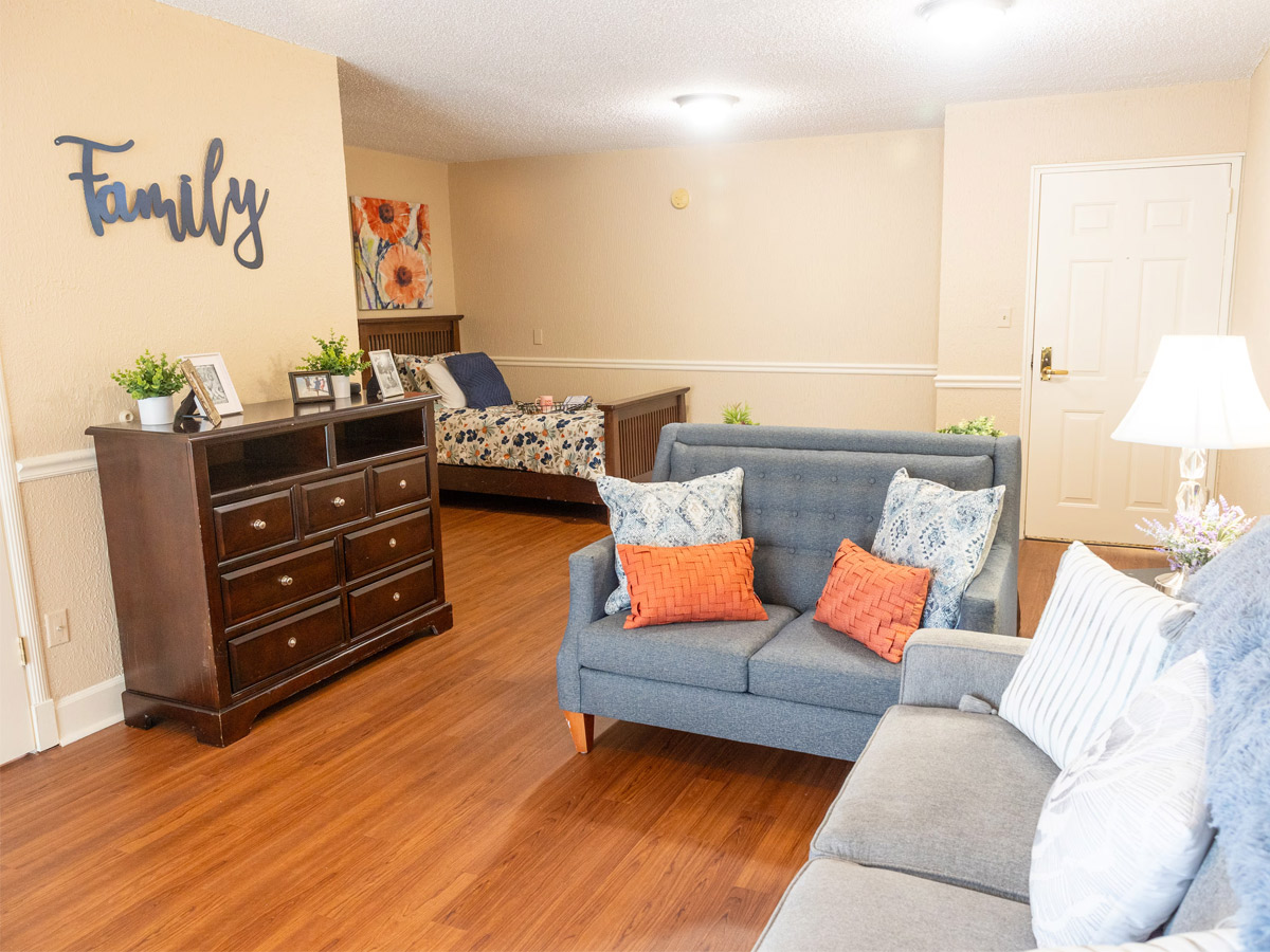 Commonwealth Senior Living at Leigh Hall Living Room