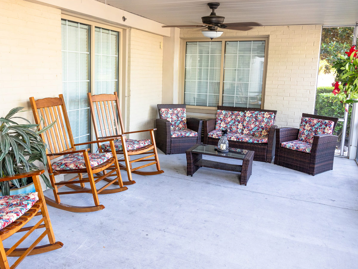 Commonwealth Senior Living at Leigh Hall Outdoor Patio