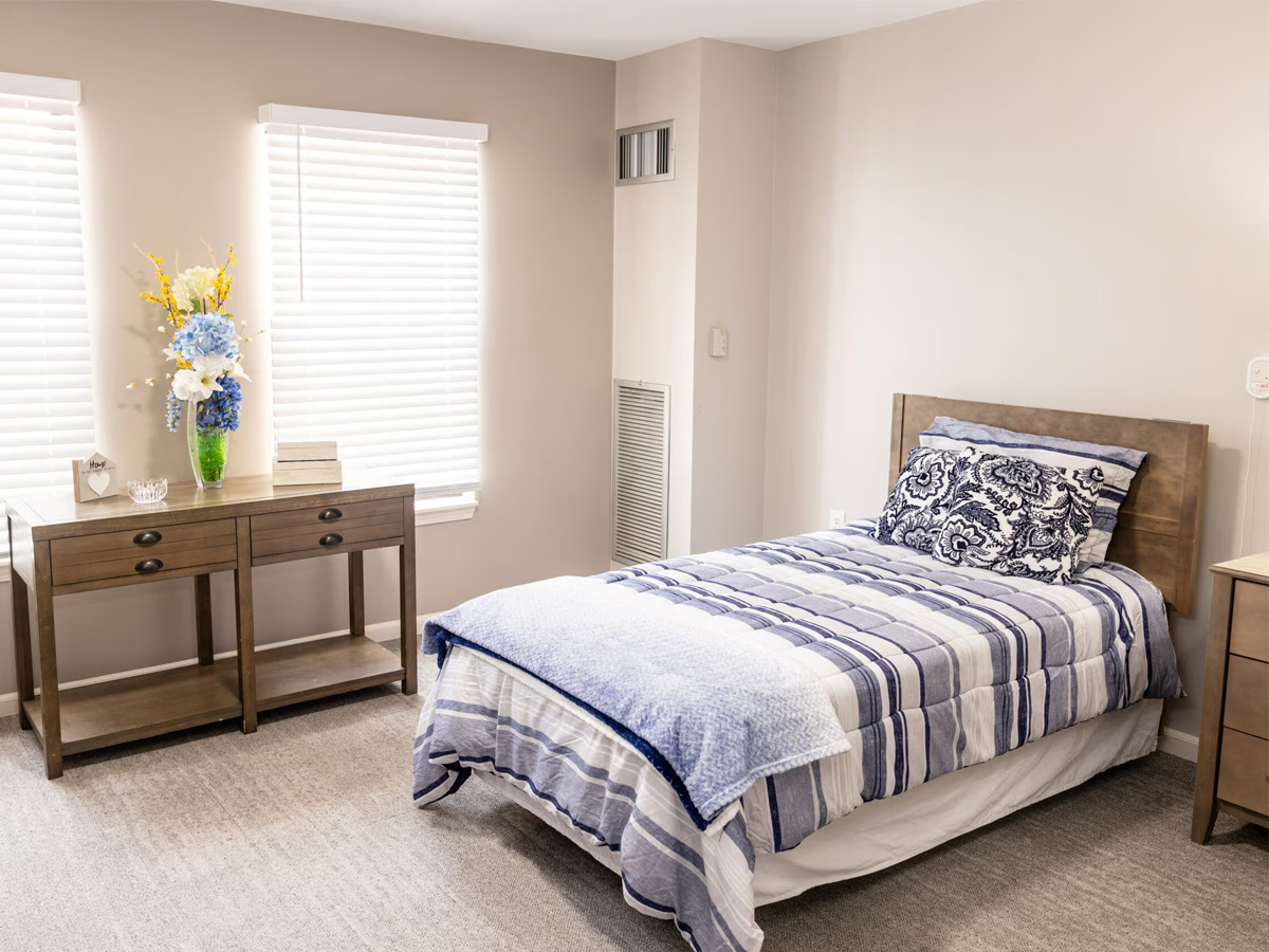 Commonwealth Senior Living at New Baltimore Bedroom