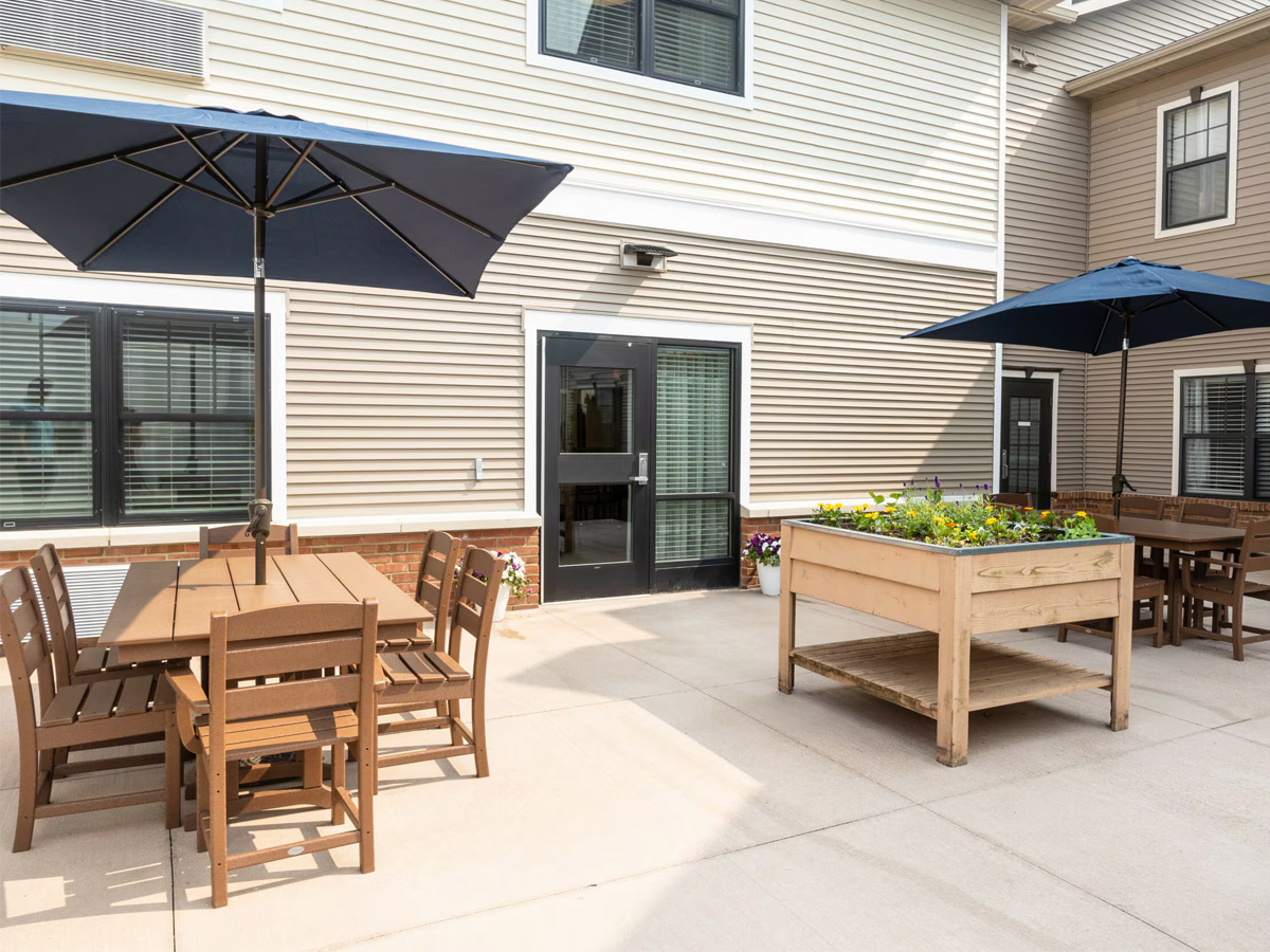 Commonwealth Senior Living at New Baltimore Courtyard