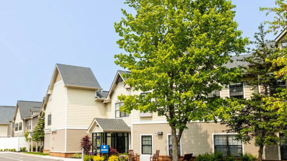 Commonwealth Senior Living at New Baltimore Exterior