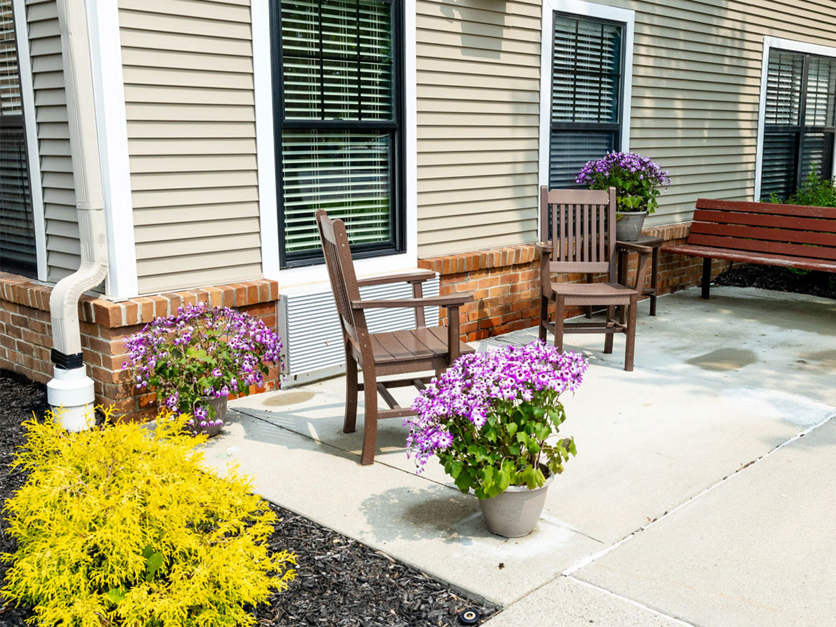 Commonwealth Senior Living at New Baltimore Patio
