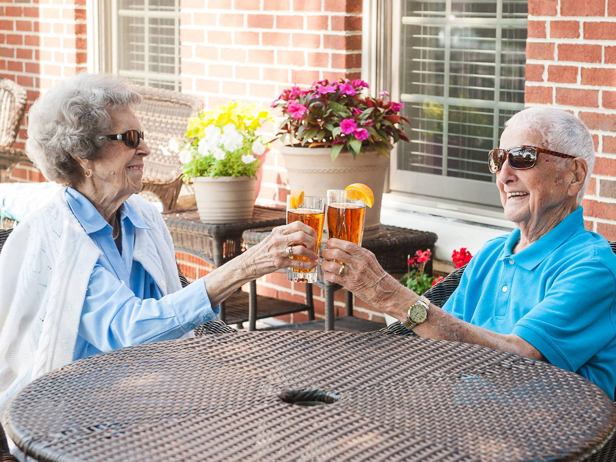 Commonwealth Senior Living at the Ballentine Couple Enjoying Drinks