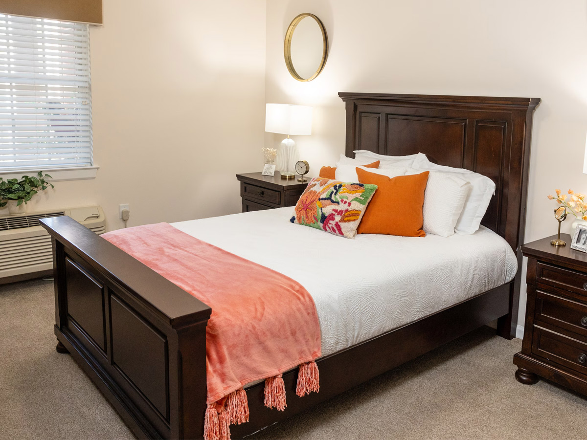 Commonwealth Senior Living at King Grant House Bedroom
