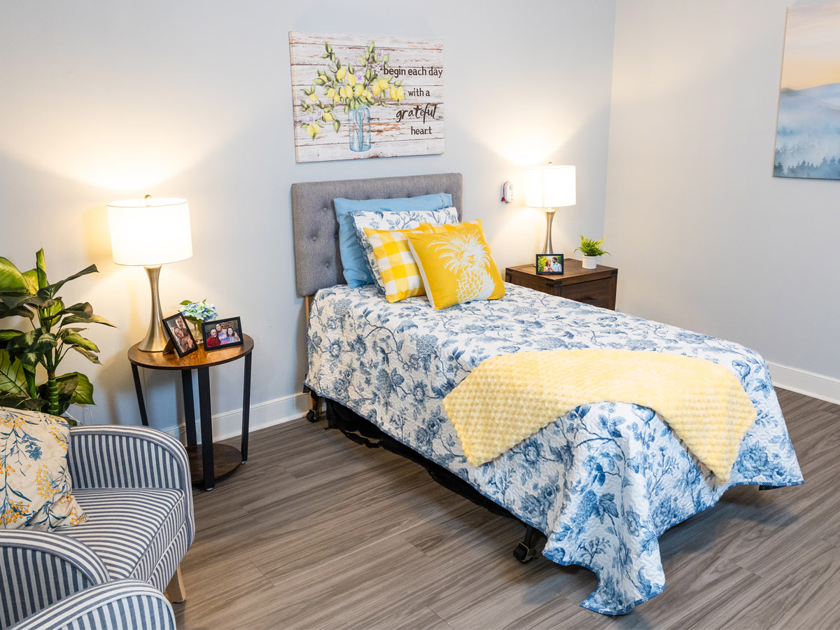 Commonwealth Senior Living at the West End Bedroom