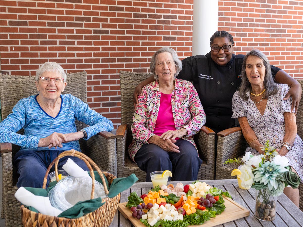 Commonwealth Senior Living at the West End Residents Enjoying Lunch