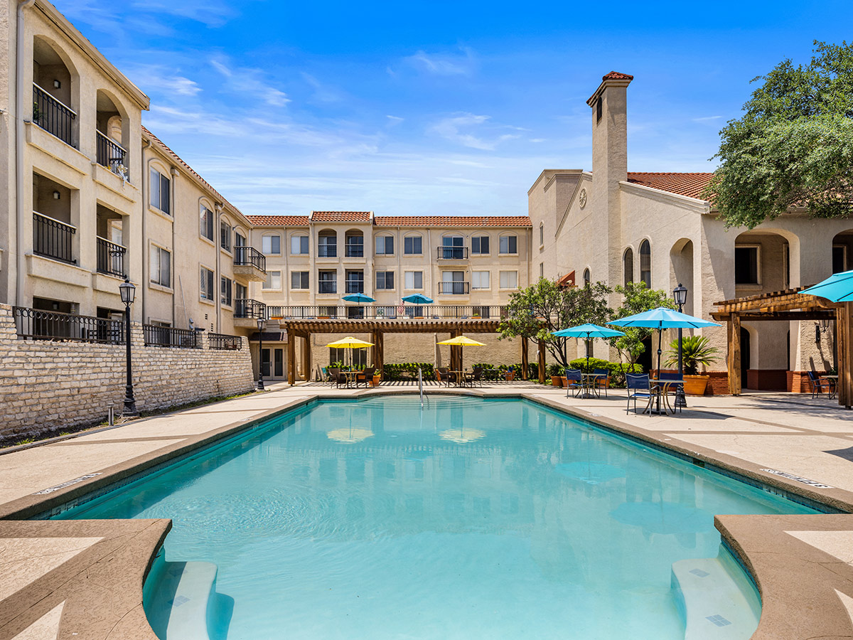 Madison Estates Outdoor Pool