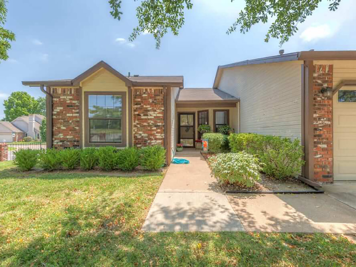 Country Club at Woodland Hills Exterior