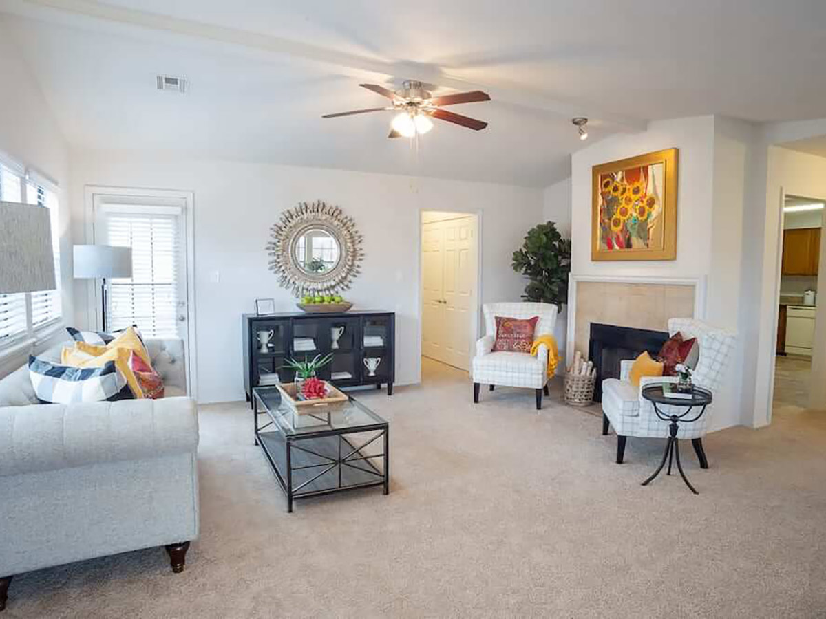 Country Club at Woodland Hills Living Room