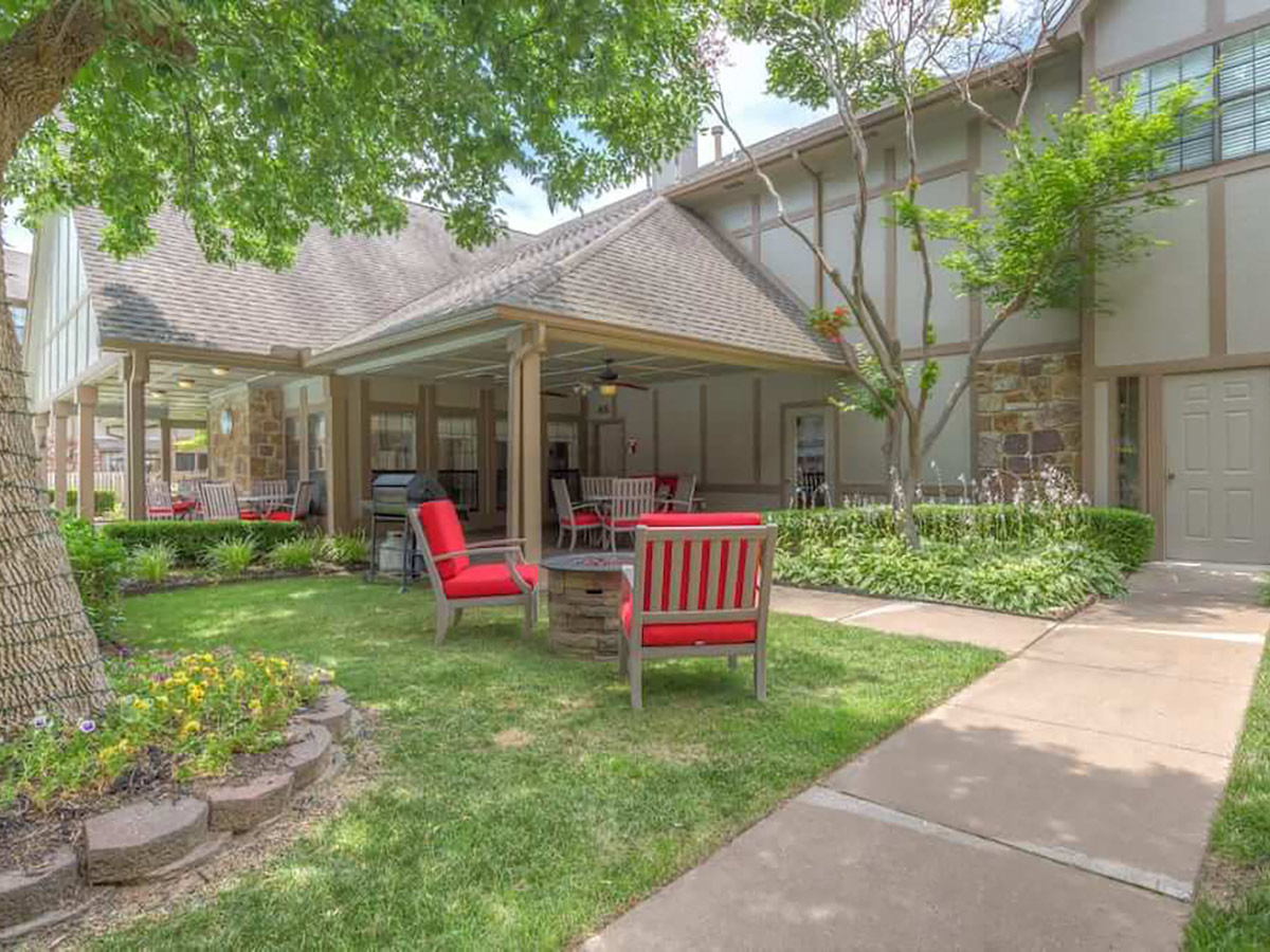 Country Club at Woodland Hills Outdoor Seating Area